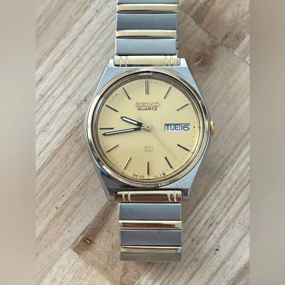 Seiko SQ Men’s Watch Vintage Gold Dial Day Date Window Two-Tone Stretch Bracelet